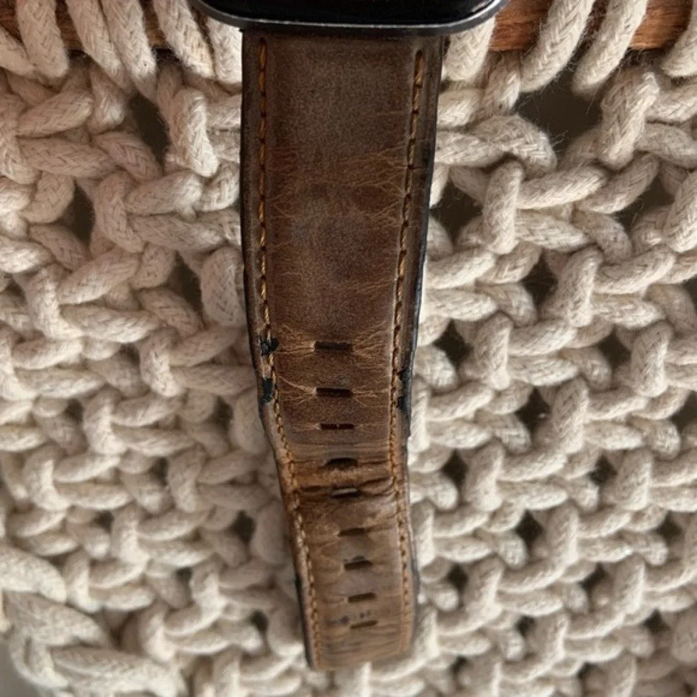 FITBIT‎ Versa 2 Smartwatch With Leather Band and Charger